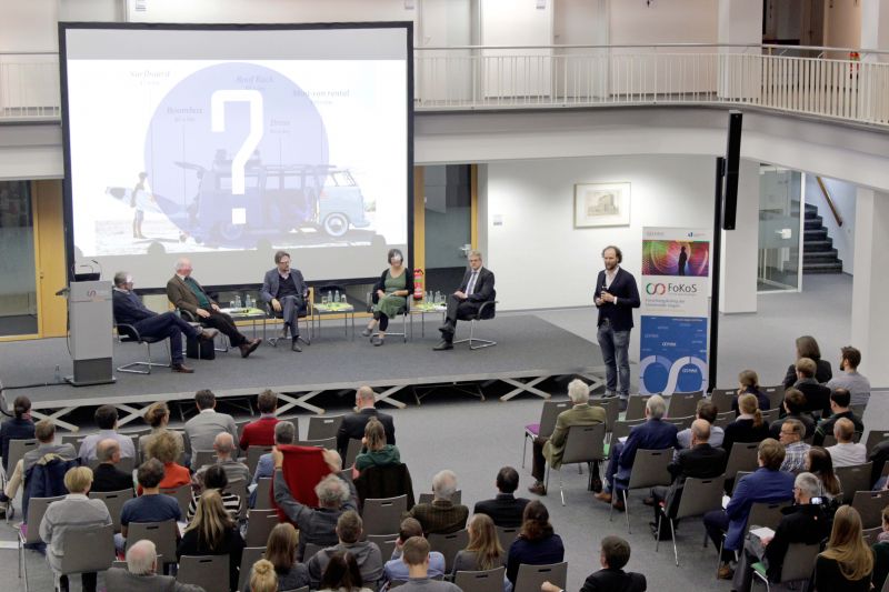 Experten aus Politik und Ökonomie diskutierten im Forschungskolleg (FoKoS) der Universität Siegen zum Thema „Gemeinschaftsgüter“.