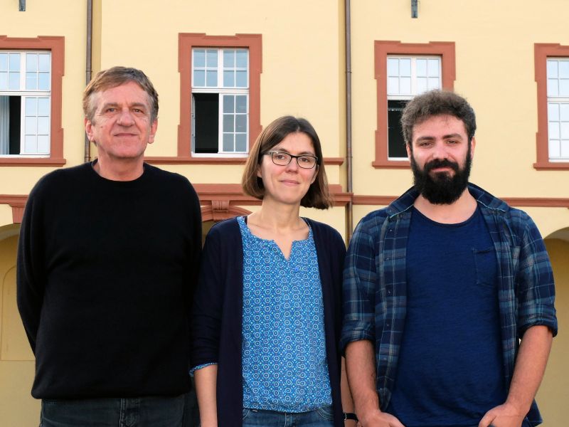 Arbeiten gemeinsam am Forschungsprojekt „Nett-Werkzeug“ der Uni Siegen (v.l.): Projekt-Koordinator Helmut Hauptmeier (iSchool) und die wissenschaftlichen Mitarbeiter Anne Weibert und Konstantin Aal (Lehrstuhl für Wirtschaftsinformatik und Neue Medien). (Fotos: Universität Siegen)