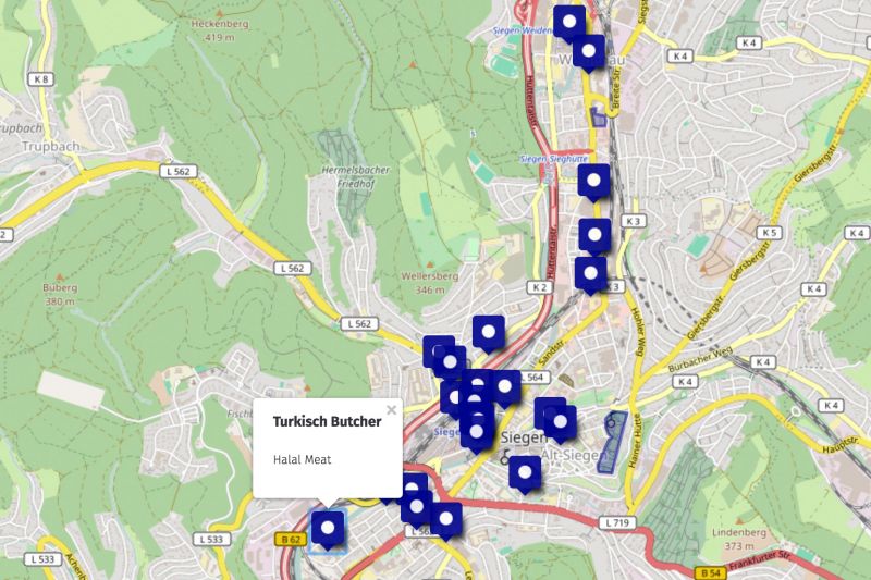 Auf einem Stadtplan haben Flüchtlinge Anlaufstellen und Orte markiert, die für ihren Alltag wichtig sind. Die Karte soll Teil des „Nett-Werkzeug“ werden.