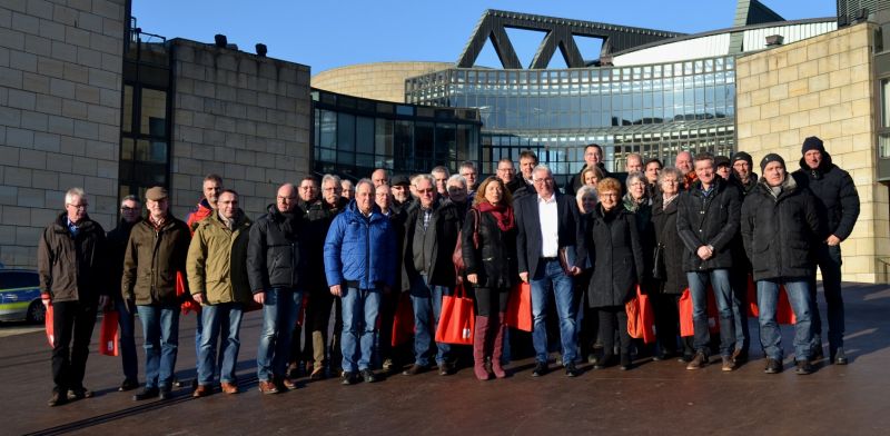 Im Landtag NRW begrüßte Falk Heinrichs (SPD-MdL) u.a. Mitglieder der Gewerkschaft der Polizei und der Feuerwehren aus dem Kreis Siegen-Wittgenstein. (Foto: privat)