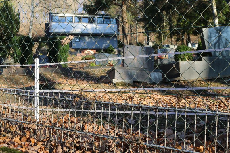 Ein Elektrozaun soll künftig dafür sorgen, dass Wildschweine dem alten Friedhof in Struthütten keinen Besuch mehr abstatten. Foto: Gemeinde Neunkirchen
