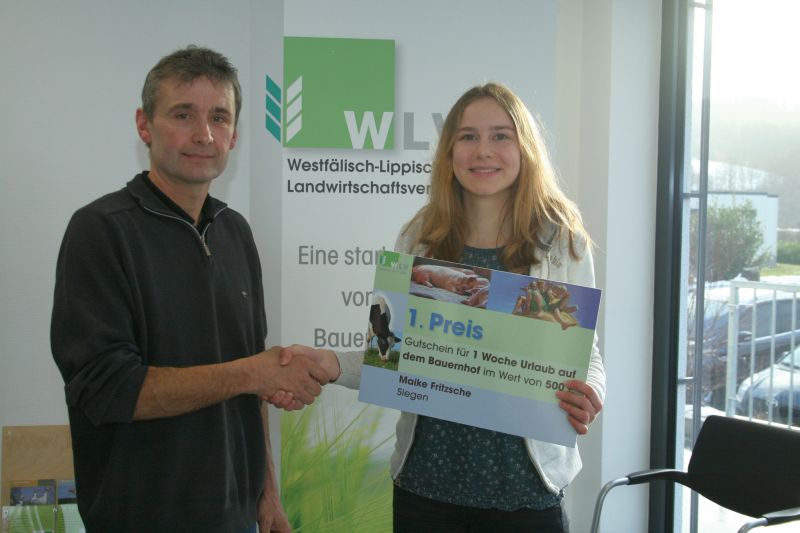 Überreicht wurde der Gewinn an Maike Fritzsche jetzt in der WLV-Geschäftsstelle Ferndorf durch WLV-Vizepräsident Henner Braach aus Netphen. (Foto: WLV)