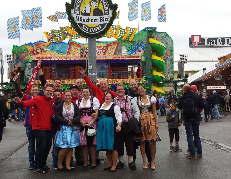 Der Fanclub bei einem Besuch des Münchener Oktoberfestes (Foto: privat)