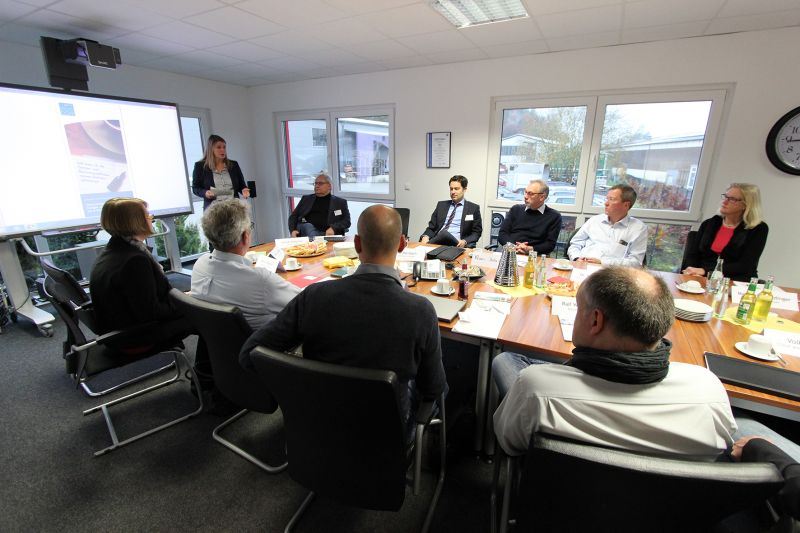 Zum ersten Unternehmerfrühstück im Dienste der Energie- und Ressourceneffizienz konnte Bürgermeisterin Christa Schuppler interessierte Wirtschaftsakteure aus zwölf Unternehmen begrüßen. Foto: Gemeinde Wilnsdorf