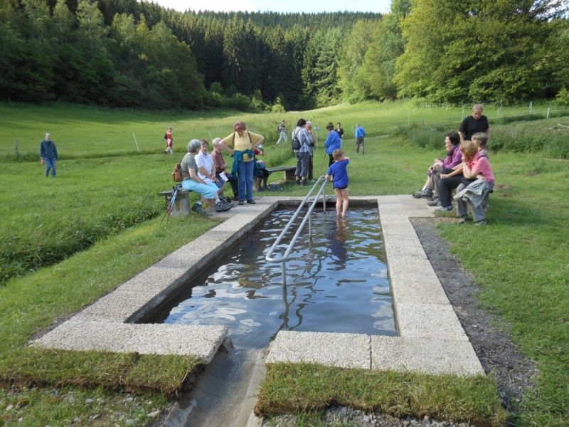 Frost zerstörte das Wassertretbecken in Hilchenbach-Grund (Foto: Stadt Hilchenbach)