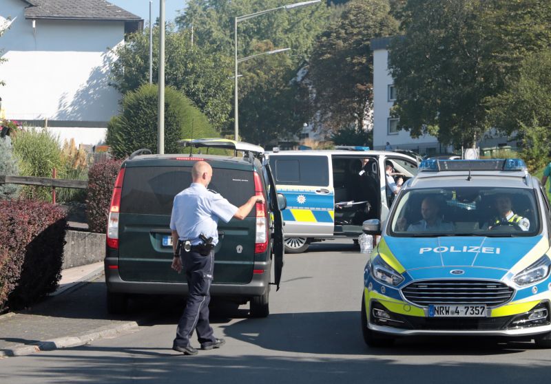 Lennestadt-Maumke (NRW): Mann bedroht Kinder mit Waffe - SEK im