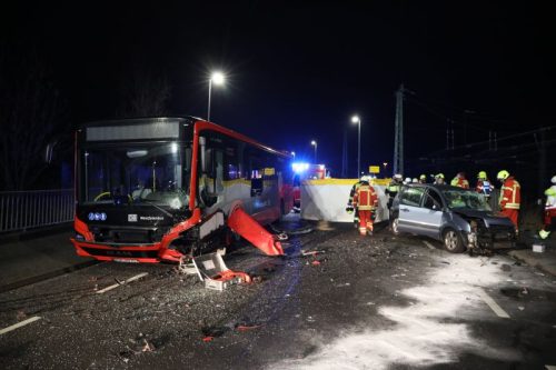 UnfallPKWBusLangenauerBrücke wirSiegen das Siegerland Portal
