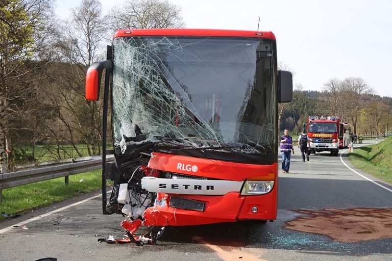 Tödlicher-Unfall B480zwischen der Ruhrquelle und Niedersfeld (7 ...